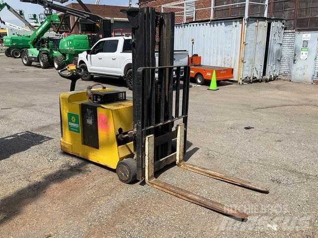 Hyster W30ZC شاحنات مناولة ذاتية الدفع