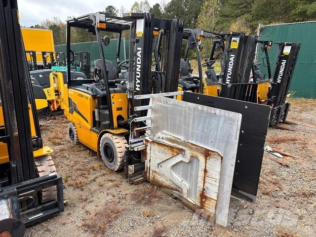 Hyundai 25B-9U شاحنات ذات رافعات شوكية تعمل بالكهرباء