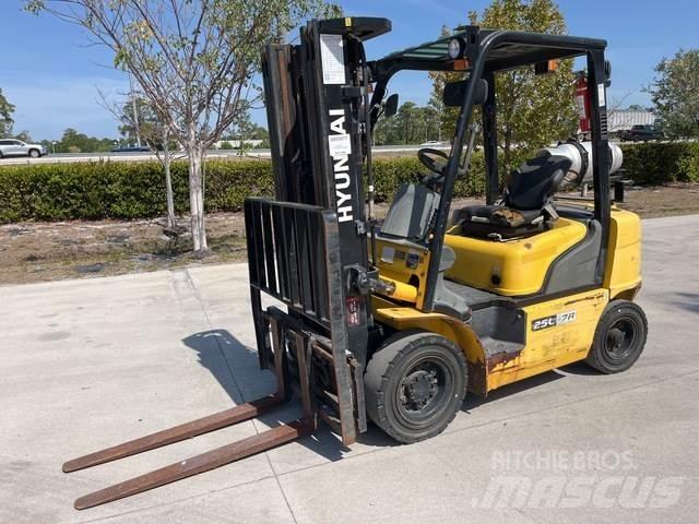 Hyundai 25L-7A أخرى