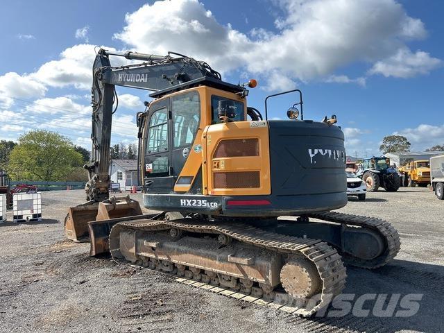 Hyundai HX235L حفارات زحافة