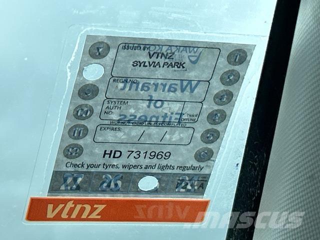 Isuzu D-Max شاحنات خفيفة/مفصلية الجوانب