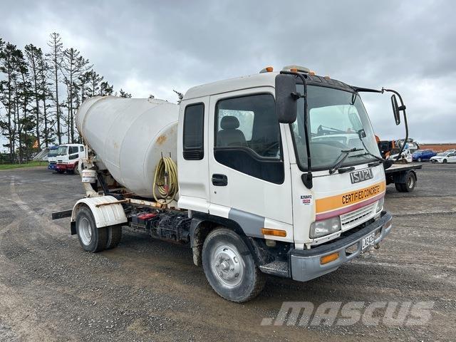Isuzu Forward صهاريج مياه