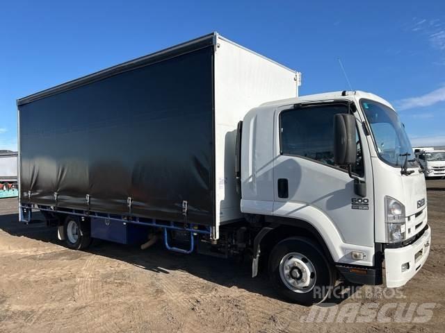 Isuzu FRR 600 شاحنات بغطاء جانبي