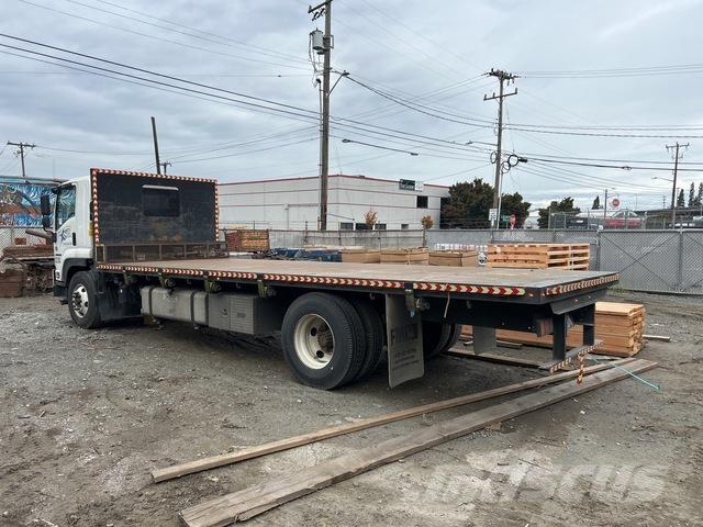 Isuzu FTR شاحنات مسطحة/مفصلية الجوانب