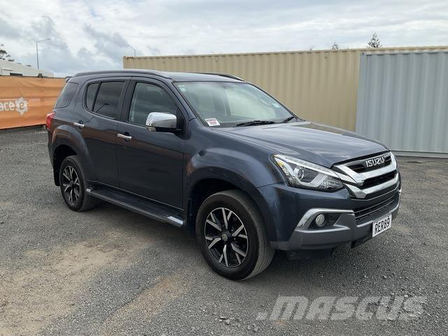 Isuzu MU-X 3 سيارات