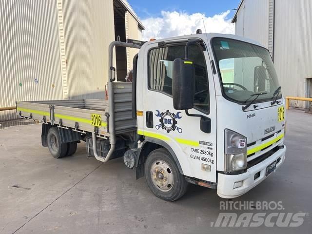 Isuzu NNR 200 شاحنات مسطحة/مفصلية الجوانب