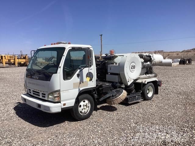Isuzu NPR شاحنات كاسحة