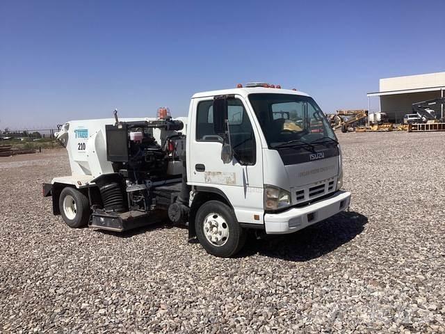 Isuzu NPR شاحنات كاسحة