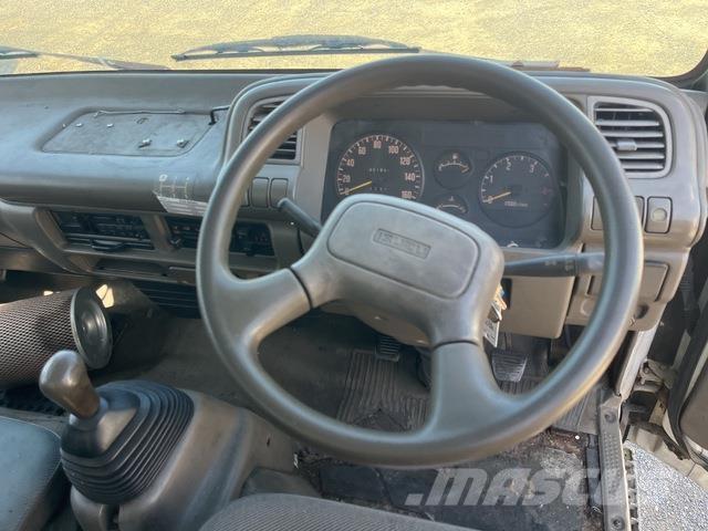 Isuzu NPR 400 شاحنات بدرجة حرارة قابلة للضبط