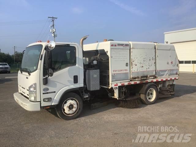 Isuzu NQR شاحنات كاسحة
