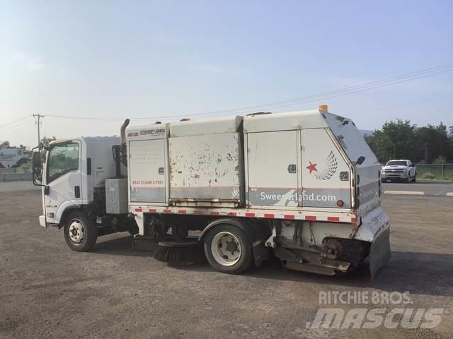 Isuzu NQR شاحنات كاسحة