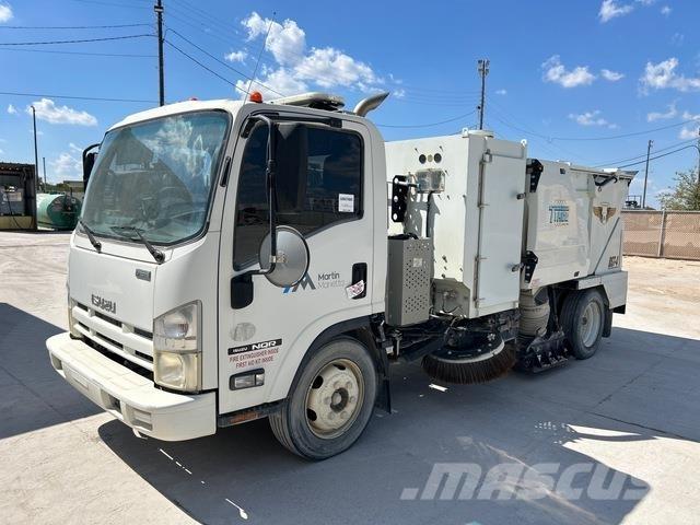 Isuzu NQR شاحنات كاسحة