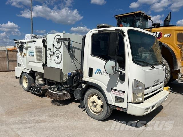 Isuzu NQR شاحنات كاسحة
