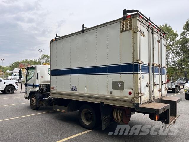 Isuzu NQR شاحنات ذات هيكل صندوقي