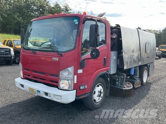 Isuzu NRR شاحنات كاسحة