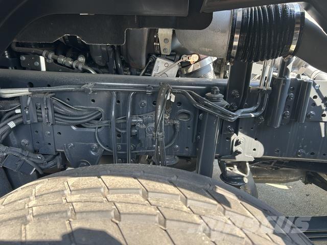 Iveco T Way شاحنات بمقصورة وهيكل