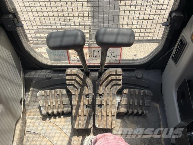 JCB 215LC حفارات زحافة