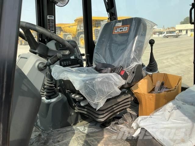 JCB 3DX لوادر ذات جرافات عكسية
