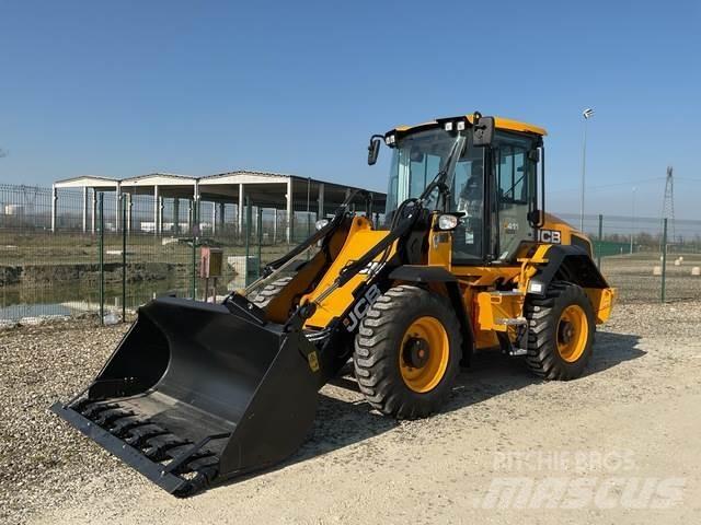 JCB 411 S5 HT لوادر بعجل