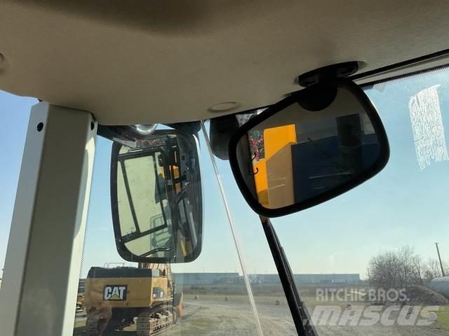 JCB 411 S5 HT لوادر بعجل
