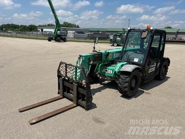 JCB 525-60 مناولات متداخلة