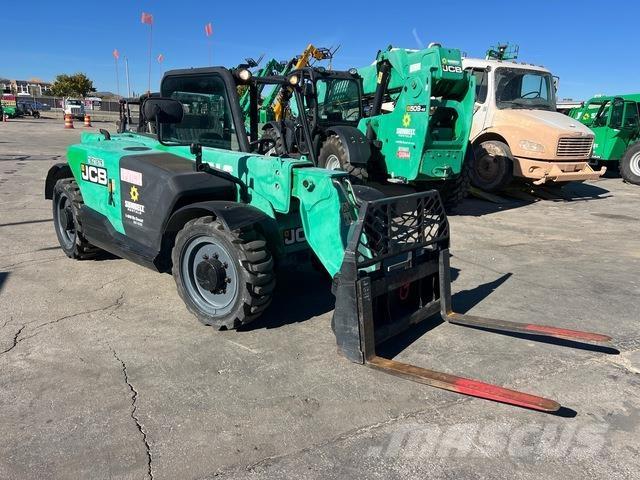 JCB 525-60 مناولات متداخلة