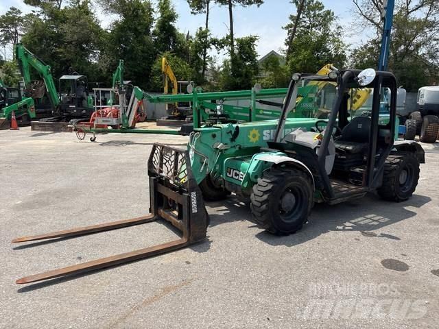 JCB 525-60T4 مناولات متداخلة