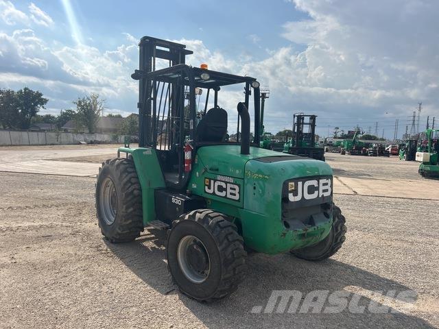 JCB 930 شاحنات الطرق الوعرة