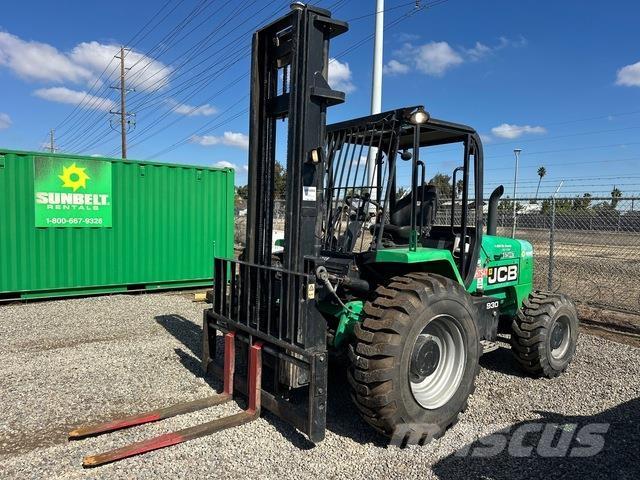 JCB 930 شاحنات الطرق الوعرة