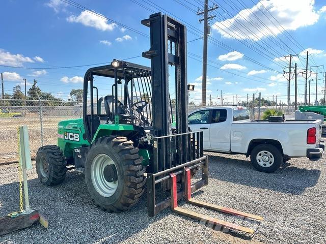 JCB 930 شاحنات الطرق الوعرة