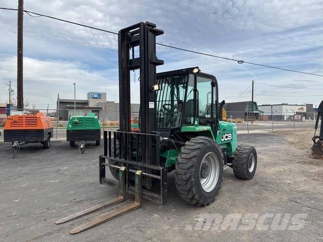 JCB 930 شاحنات الطرق الوعرة