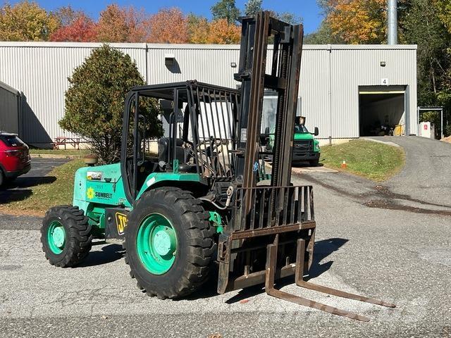 JCB 930 شاحنات الطرق الوعرة