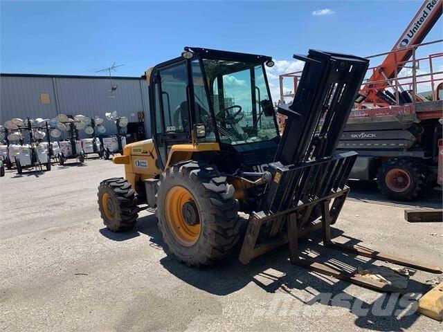 JCB 930-4 شاحنات الطرق الوعرة