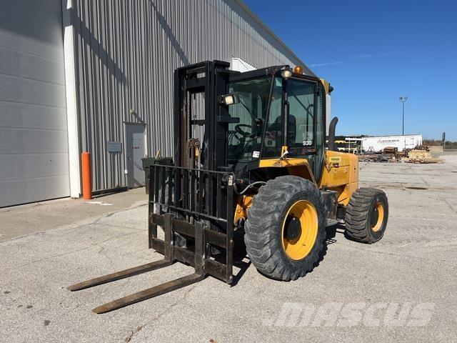 JCB 930-4 شاحنات الطرق الوعرة