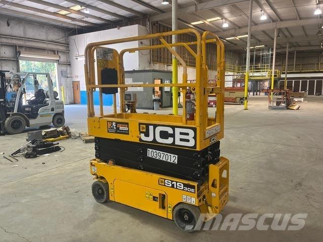 JCB S1930E رافعات مقصية الشكل