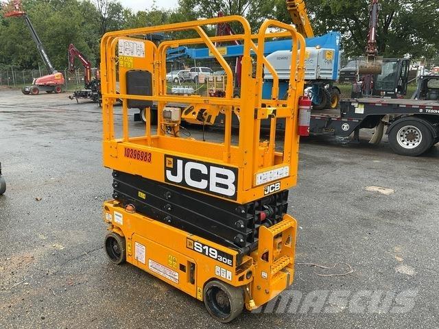 JCB S1930E رافعات مقصية الشكل