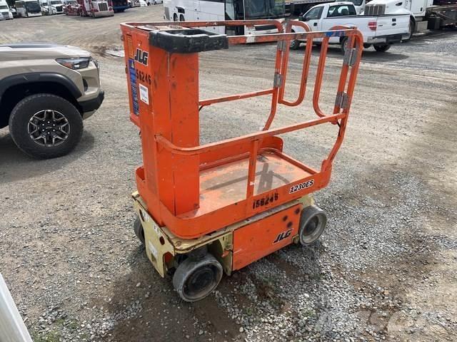 JLG 1230ES رافعات السارية الرأسية