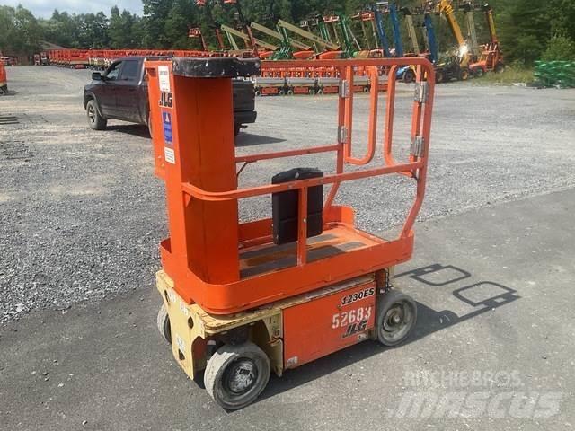 JLG 1230ES رافعات السارية الرأسية
