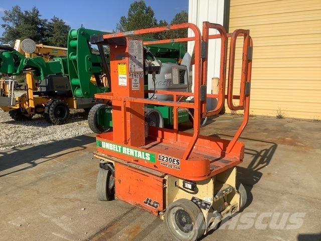 JLG 1230ES رافعات السارية الرأسية