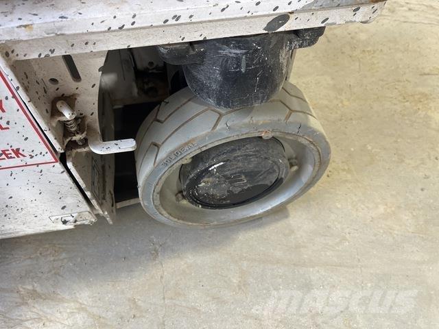 JLG 1230ES رافعات السارية الرأسية