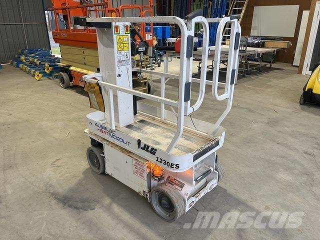 JLG 1230ES رافعات السارية الرأسية