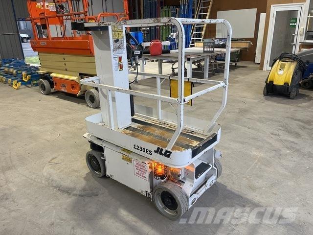 JLG 1230ES رافعات السارية الرأسية