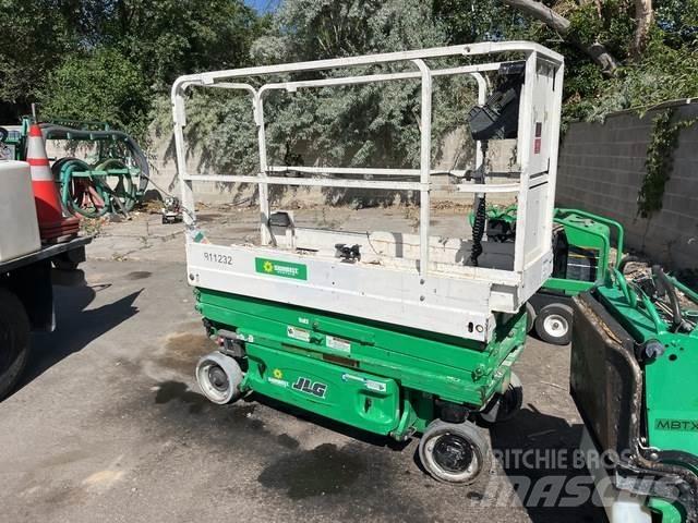 JLG 1930 ES رافعات مقصية الشكل