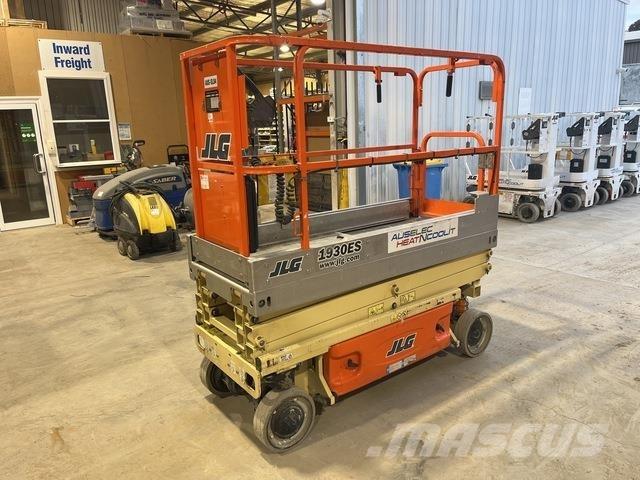 JLG 1930 ES رافعات مقصية الشكل