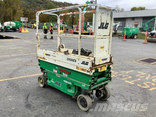 JLG 1930 ES رافعات مقصية الشكل
