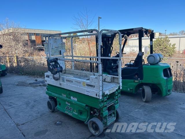 JLG 1930 ES رافعات مقصية الشكل