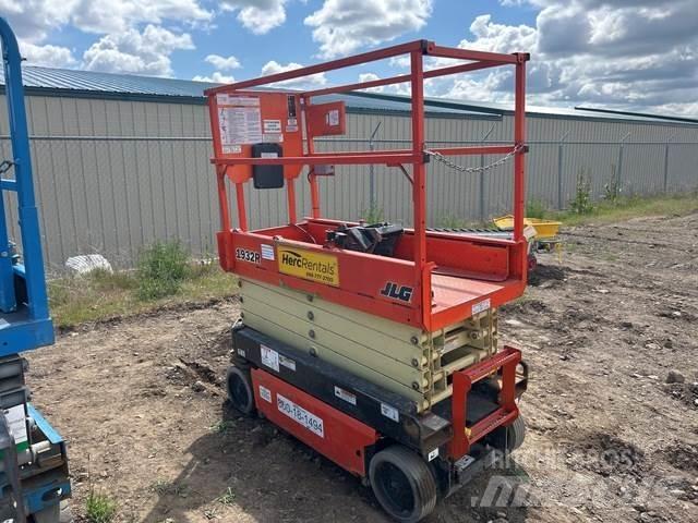 JLG 1932R رافعات مقصية الشكل