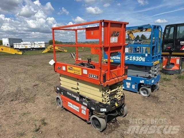 JLG 1932R رافعات مقصية الشكل