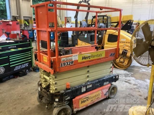 JLG 1932R رافعات مقصية الشكل