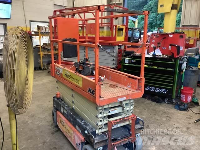 JLG 1932R رافعات مقصية الشكل